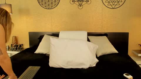 Snapshot of kendraleroy chatting on 01-25-25, 04:34 KENDRA online show from 01-25-25, 04:34