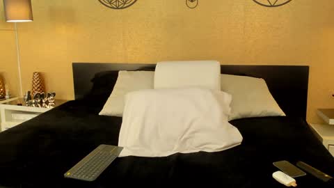 Snapshot of kendraleroy chatting on 01-26-25, 07:41 KENDRA online show from 01-26-25, 07:41