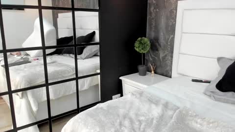 Snapshot of kendraleroy chatting on 02-28-25, 12:43 KENDRA online show from 02-28-25, 12:43