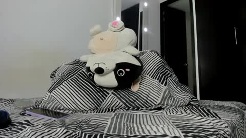 kendra Sthefania online show from 01-15-25, 09:41