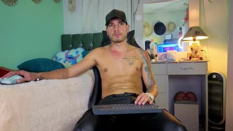 Chriss Morales online show from 10-23-25, 01:38