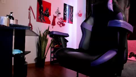 kenia_thompsom01 online show from 08-04-26, 06:43
