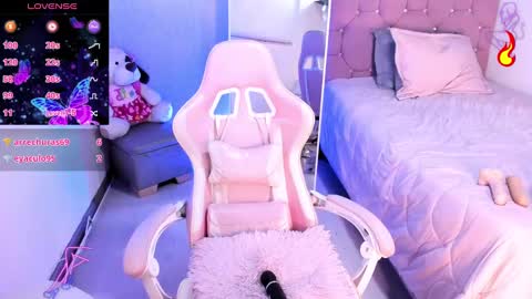 Snapshot of kenia_thompson01 chatting on 12-13-24, 10:34 01 online show from 12-13-24, 10:34