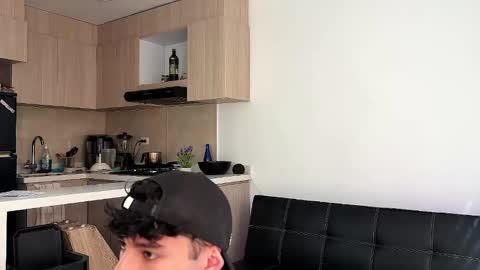 Snapshot of kens_boys chatting on 10-31-25, 07:04 Jeronimo y Felipe online show from 10-31-25, 07:04