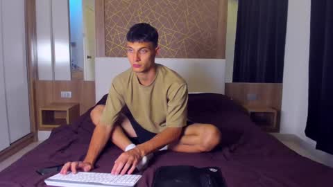 Peter     online show from 02-09-25, 01:35