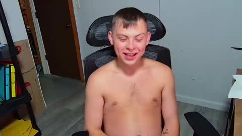 Snapshot of kentuckydrake chatting on 09-16-25, 01:17 Drake online show from 09-16-25, 01:17