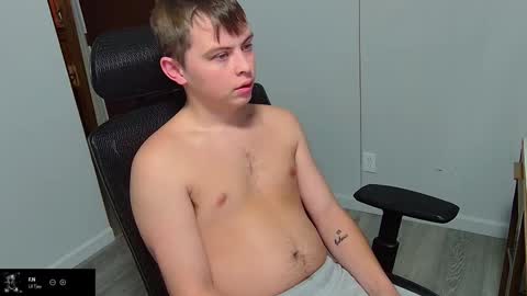 Snapshot of kentuckydrake chatting on 11-07-25, 01:16 Drake online show from 11-07-25, 01:16