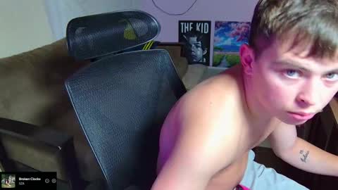 Snapshot of kentuckydrake chatting on 11-25-25, 01:05 Drake online show from 11-25-25, 01:05