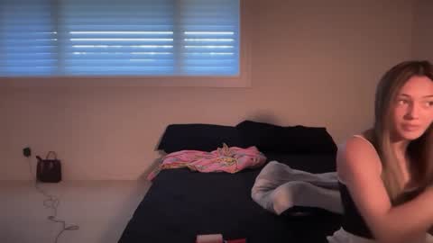 Snapshot of kenziesmithh chatting on 09-18-25, 08:00 kenziesmithh online show from 09-18-25, 08:00