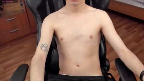 Snapshot of keorinav chatting on 10-11-25, 11:09 Looking for a moderator I PVT IS OPEN online show from 10-11-25, 11:09