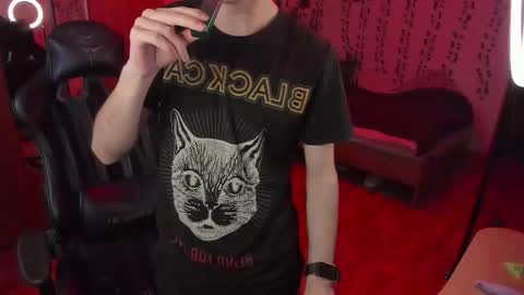 Snapshot of keorinav chatting on 12-15-25, 11:03 Looking for a moderator I PVT IS OPEN online show from 12-15-25, 11:03