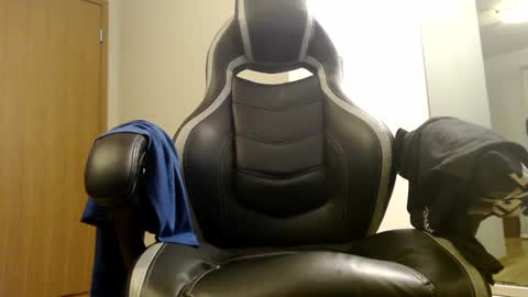 Snapshot of kert19 chatting on 12-12-24, 02:11 KerKER online show from 12-12-24, 02:11