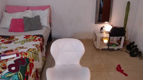 Mia  online show from 02-06-25, 06:46