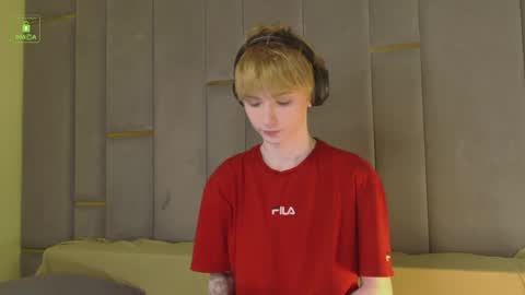 Snapshot of kessy_white chatting on 05-30-26, 07:33 Kessy online show from 05-30-26, 07:33