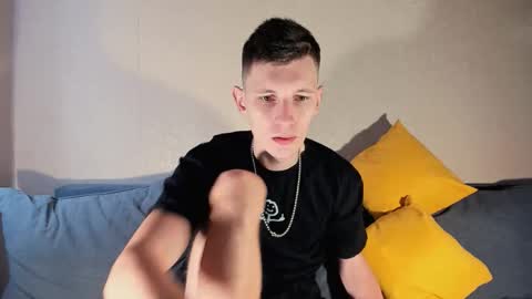 Snapshot of kevin_hornyyy chatting on 11-17-25, 10:10 kevin online show from 11-17-25, 10:10