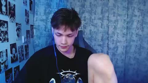 Snapshot of kevin_joestar chatting on 11-21-25, 04:44 Kevin online show from 11-21-25, 04:44