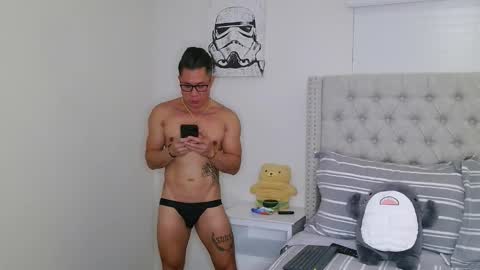 Snapshot of kevinkham chatting on 10-20-25, 11:38 kevinkham online show from 10-20-25, 11:38
