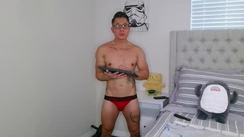 Snapshot of kevinkham chatting on 10-22-25, 07:35 kevinkham online show from 10-22-25, 07:35