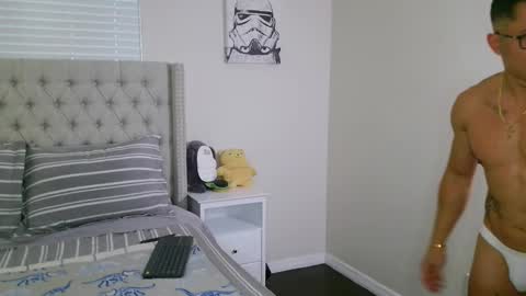 Snapshot of kevinkham chatting on 10-26-25, 02:23 kevinkham online show from 10-26-25, 02:23