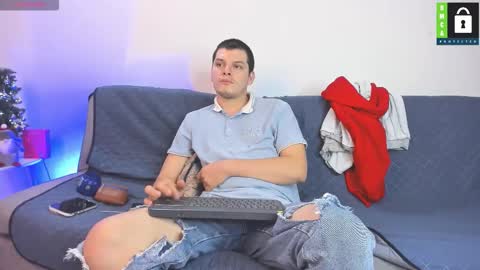 Snapshot of kevinxlvx chatting on 12-15-25, 11:42 kevin and ottis online show from 12-15-25, 11:42