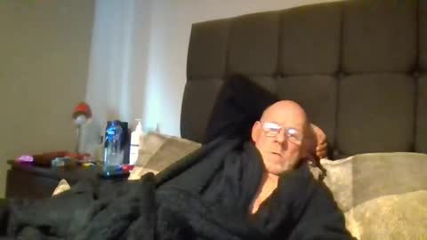 Snapshot of kevlooking4sez chatting on 10-24-25, 11:50 kevlooking4sez online show from 10-24-25, 11:50