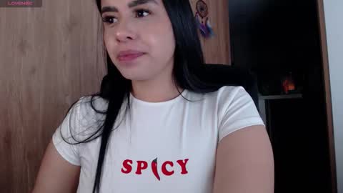 Snapshot of keyn_laurent_ chatting on 12-02-25, 02:17 Laura online show from 12-02-25, 02:17