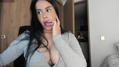 Laura online show from 04-28-26, 07:13