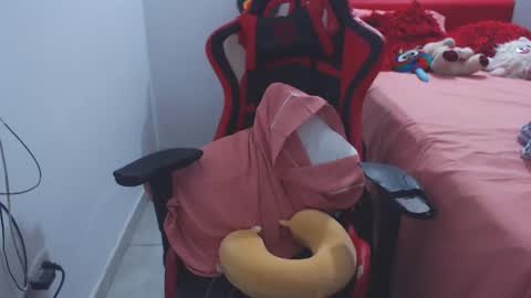 Snapshot of keyra_dainty chatting on 12-25-24, 09:33 Sandy Saenz online show from 12-25-24, 09:33