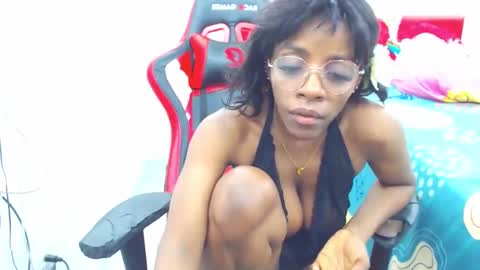 Snapshot of keyra_dainty chatting on 01-22-25, 06:41 Sandy Saenz online show from 01-22-25, 06:41