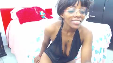 Snapshot of keyra_dainty chatting on 02-09-25, 04:40 Sandy Saenz online show from 02-09-25, 04:40