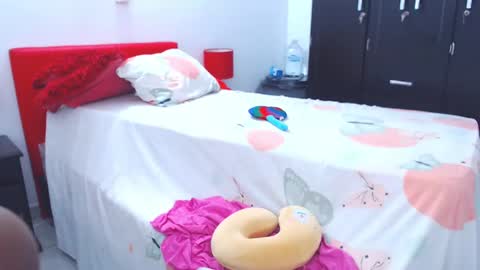 Snapshot of keyra_dainty chatting on 02-20-25, 11:32 Sandy Saenz online show from 02-20-25, 11:32