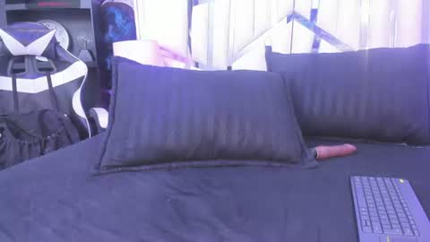 Snapshot of khaotic_kat chatting on 07-18-26, 07:50 Kat online show from 07-18-26, 07:50