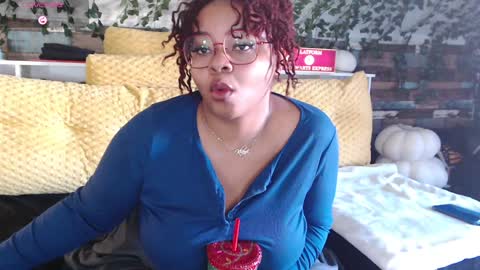 Snapshot of khayaparker chatting on 01-07-25, 02:41 Khaya online show from 01-07-25, 02:41