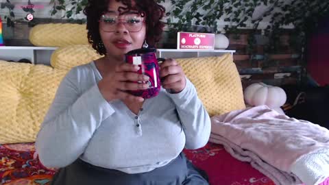 Snapshot of khayaparker chatting on 01-31-25, 07:08 Khaya online show from 01-31-25, 07:08