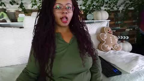 Snapshot of khayaparker chatting on 02-19-25, 06:43 Khaya online show from 02-19-25, 06:43