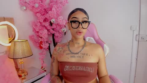 Khelany Isyy  online show from 12-18-24, 10:13