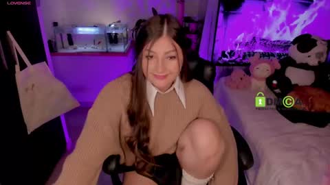 Snapshot of khionebesset chatting on 12-31-24, 07:10 Khi. online show from 12-31-24, 07:10