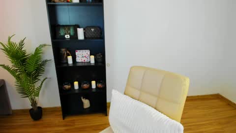 Khloe online show from 03-27-26, 01:33