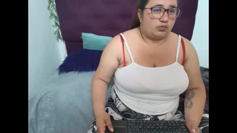 Snapshot of khloe_tommson_ chatting on 09-25-25, 12:31 khloe_tommson_ online show from 09-25-25, 12:31