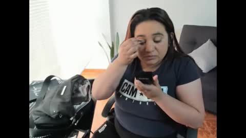 Snapshot of khloe_tommson_ chatting on 10-13-25, 01:11 khloe_tommson_ online show from 10-13-25, 01:11