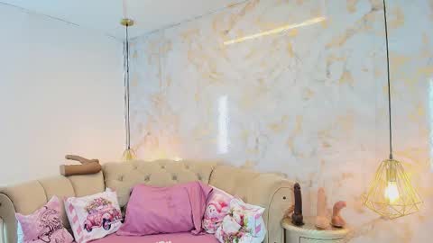 Khloe online show from 11-21-25, 05:28