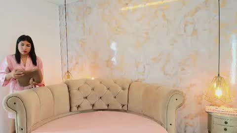 Khloe online show from 11-26-25, 04:57