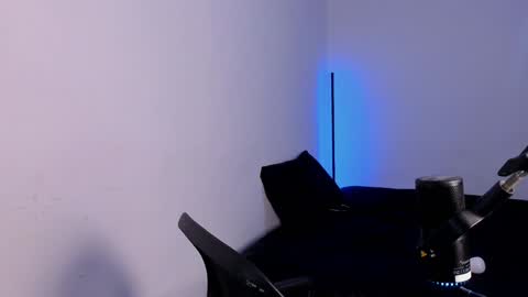 khozler_ online show from 12-19-24, 01:39