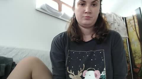 Snapshot of khrysssarah chatting on 12-18-25, 12:33 Sarah online show from 12-18-25, 12:33