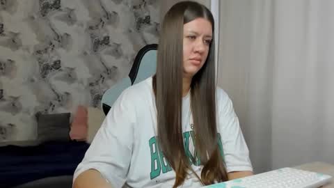 kianna_dior_ online show from 04-23-26, 12:29