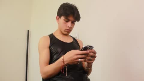 Snapshot of kianryu chatting on 10-23-25, 02:38 Adrian Chlloe online show from 10-23-25, 02:38