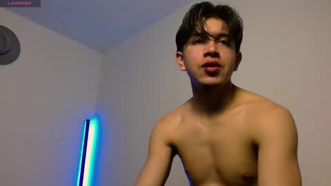 Snapshot of kianryu chatting on 12-16-25, 01:32 Adrian Chlloe online show from 12-16-25, 01:32