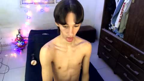 Snapshot of kiantwink chatting on 12-31-24, 06:05 kiantwink online show from 12-31-24, 06:05