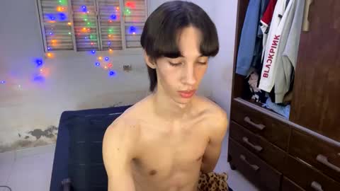 Snapshot of kiantwink chatting on 01-21-25, 05:49 kiantwink online show from 01-21-25, 05:49