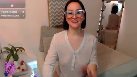 Snapshot of kiara_bermont chatting on 10-18-25, 04:19 Kiara Bermont online show from 10-18-25, 04:19